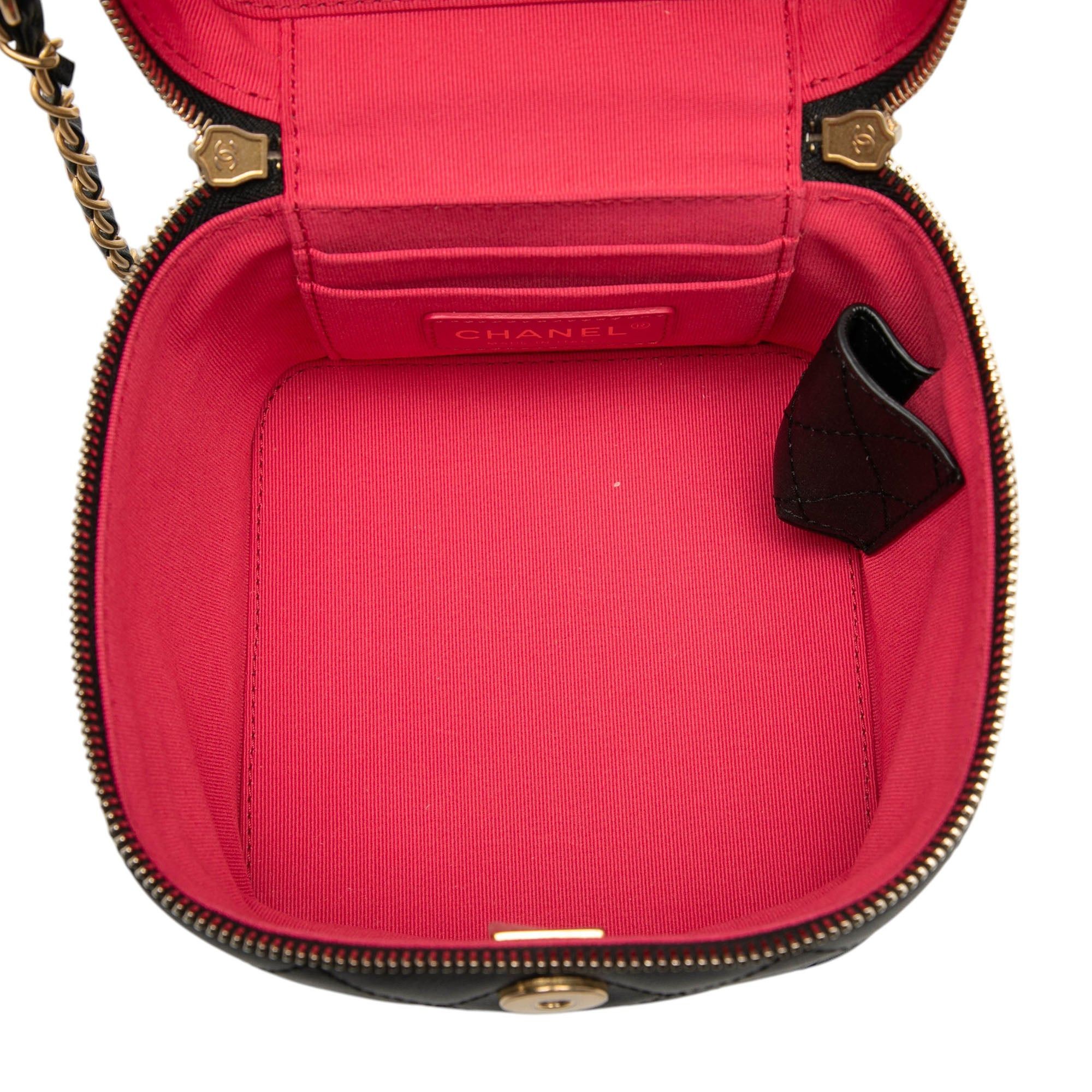 Chanel Quilted Calfskin Chain Bar Vanity Case with Chain Size ONE SIZE - 4 Thumbnail