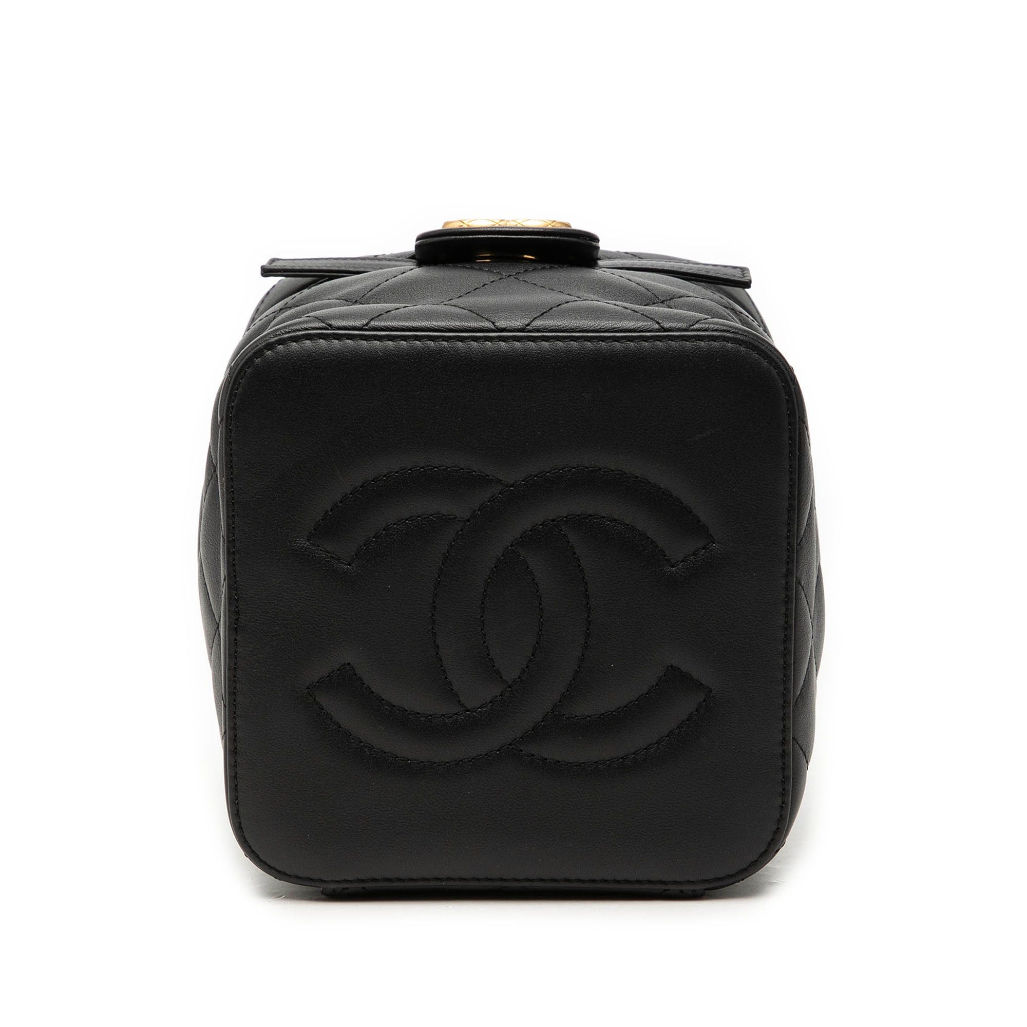 Chanel Quilted Calfskin Chain Bar Vanity Case with Chain Size ONE SIZE - 3 Thumbnail