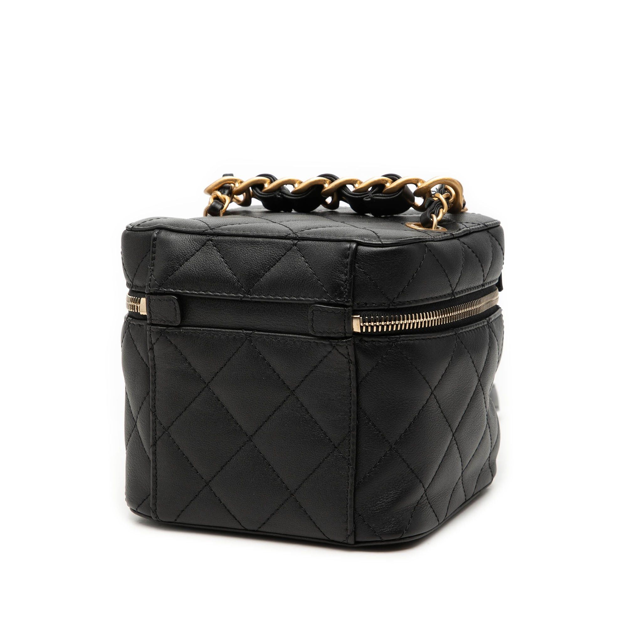 Chanel Quilted Calfskin Chain Bar Vanity Case with Chain Size ONE SIZE - 2 Thumbnail