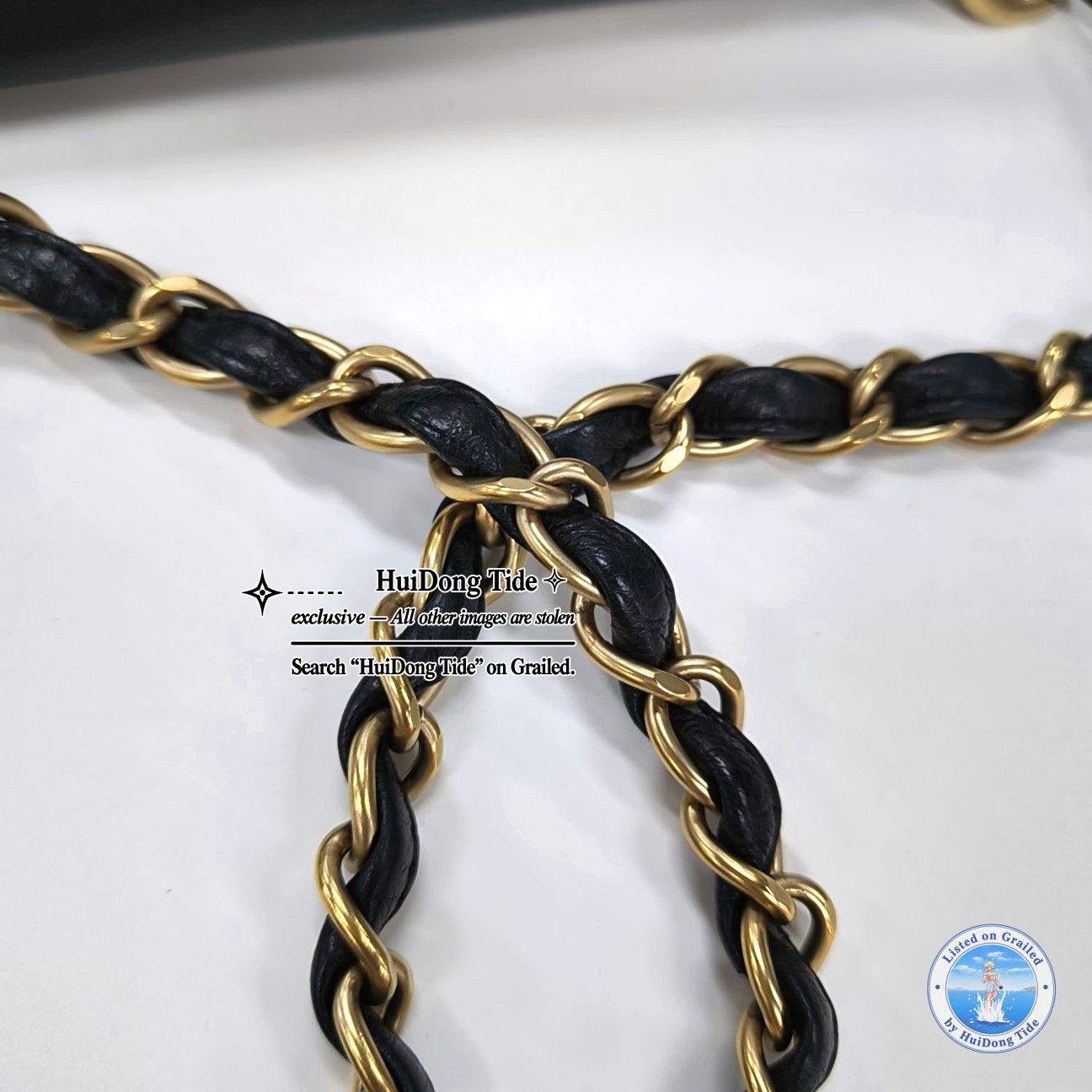 Chanel CHANEL Leather Shoulder Bag with Gold Hardware Size ONE SIZE - 12 Thumbnail