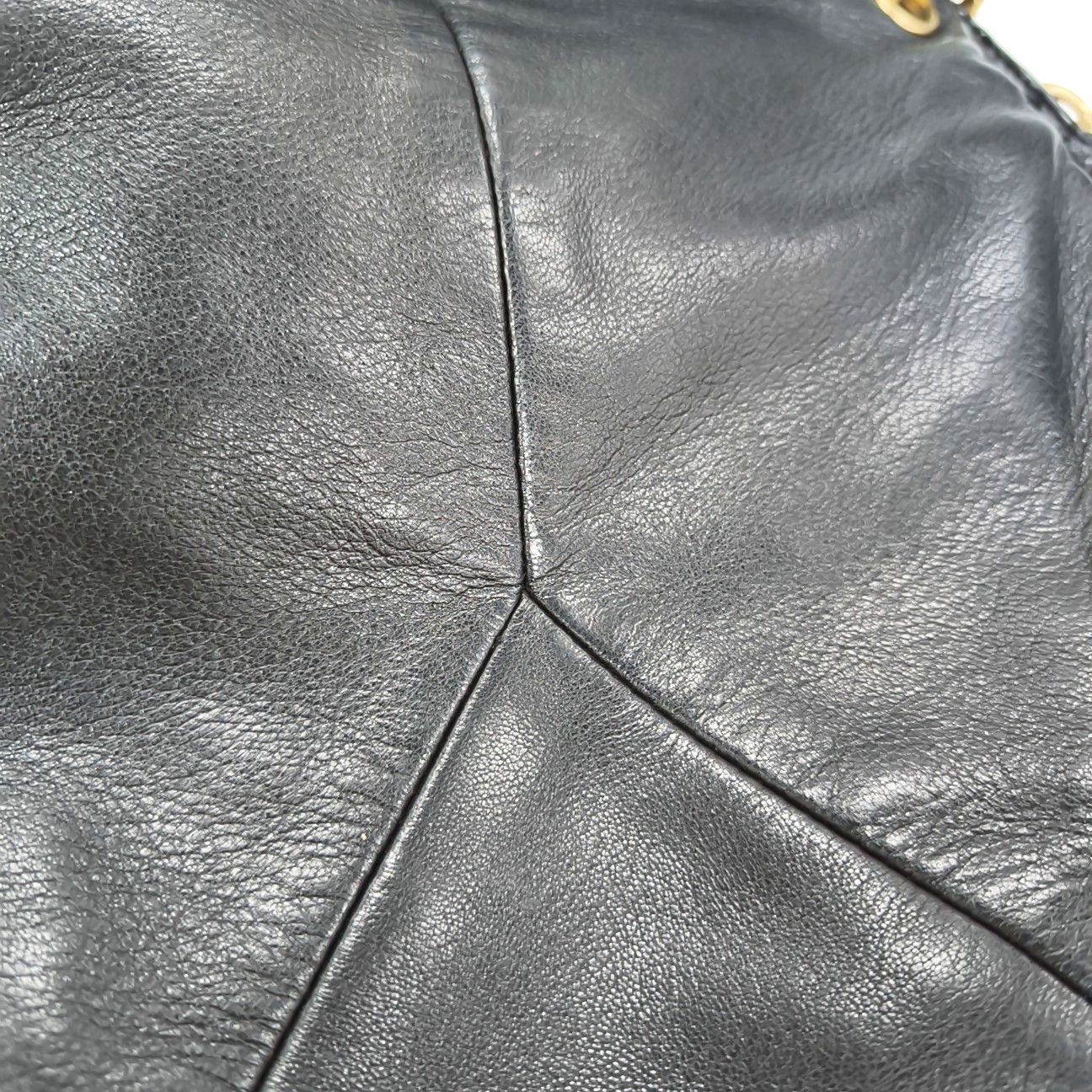 Chanel CHANEL Leather Shoulder Bag with Gold Hardware Size ONE SIZE - 7 Thumbnail