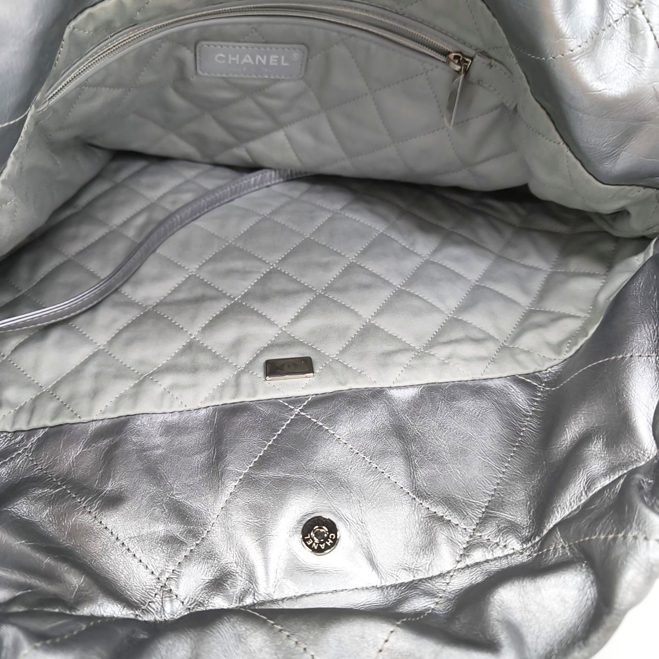 Chanel Chanel 22 Quilted Leather Shoulder Bag Gray Size ONE SIZE - 6 Thumbnail