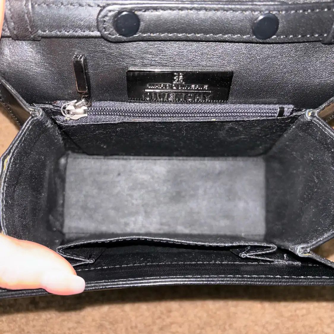 Givenchy GIVENCHY black leather shoulder bag detachable strap Size ONE SIZE - 8 Thumbnail