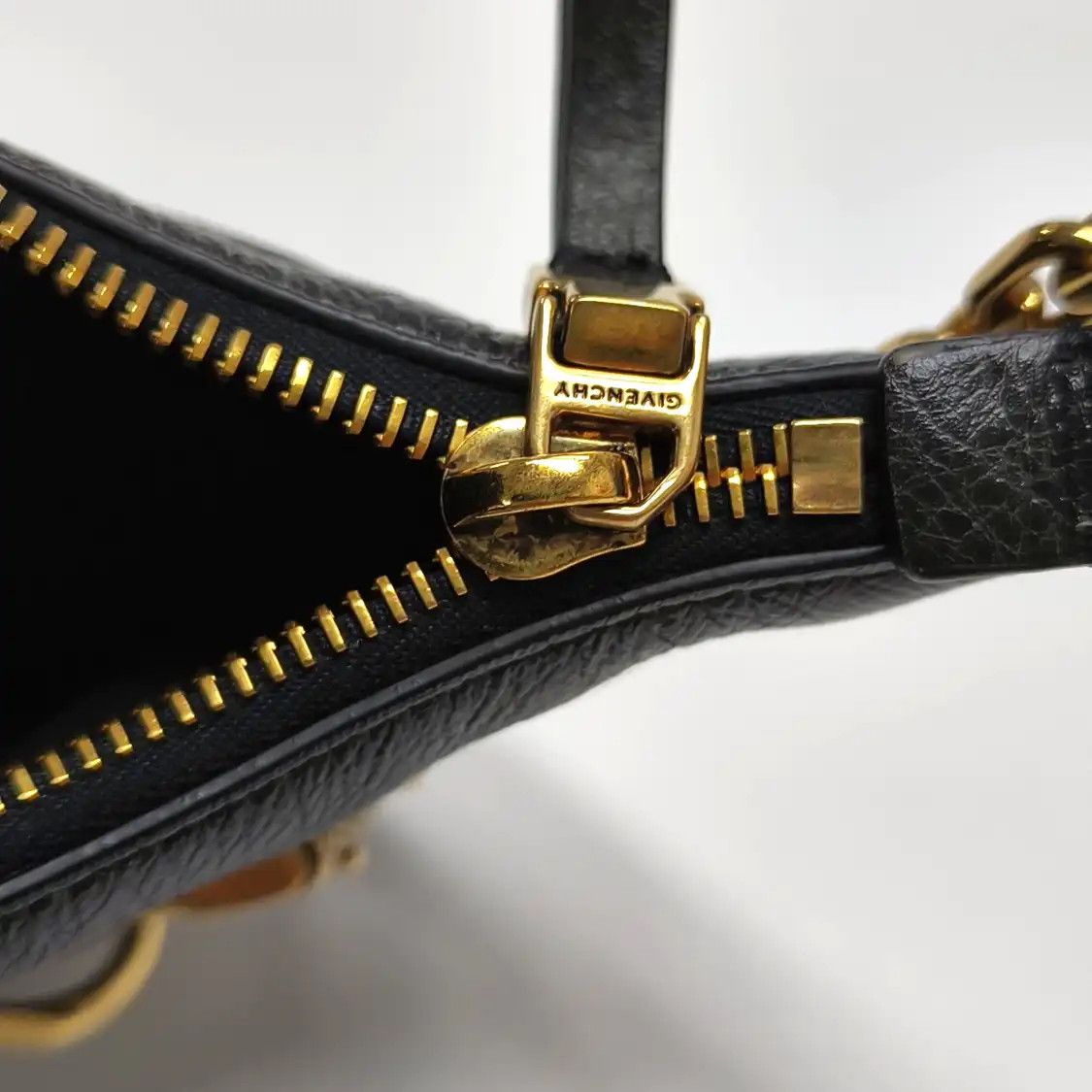 Givenchy GIVENCHY Voyou black cowhide leather handbag gold hardware Size ONE SIZE - 11 Thumbnail
