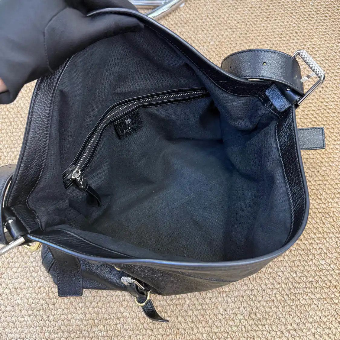 Givenchy GIVENCHY Voyou Medium black cowhide leather crossbody bag Size ONE SIZE - 8 Thumbnail