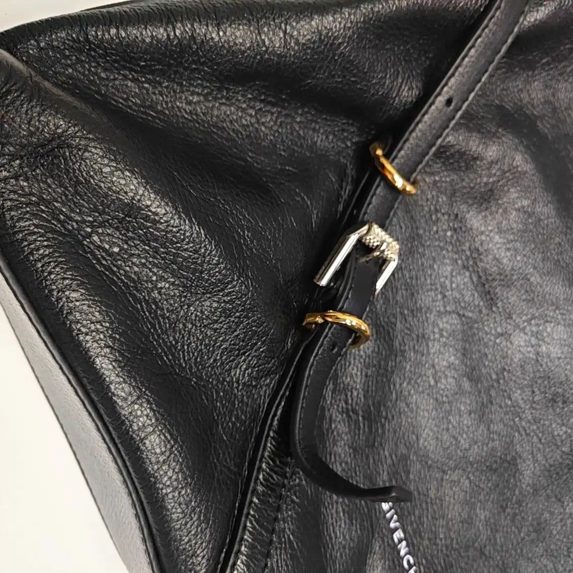 Givenchy GIVENCHY Voyou Medium black leather shoulder bag handbag gold silver hardware de Size ONE SIZE - 9 Thumbnail