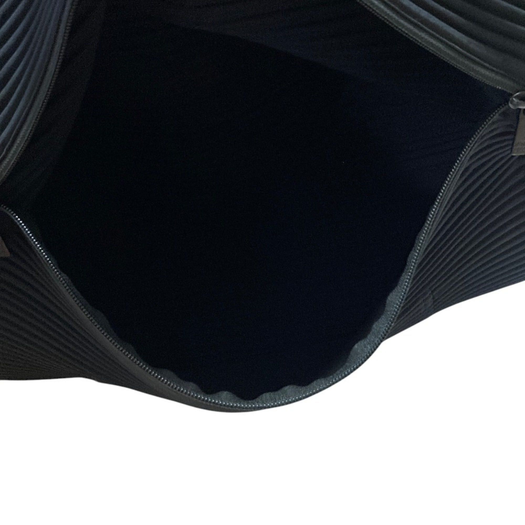 Issey Miyake HOMME PLISSE ISSEY MIYAKE Pleats Easy Handbag HP04AG508 Black (Men's & Women's) Size ONE SIZE - 8 Thumbnail