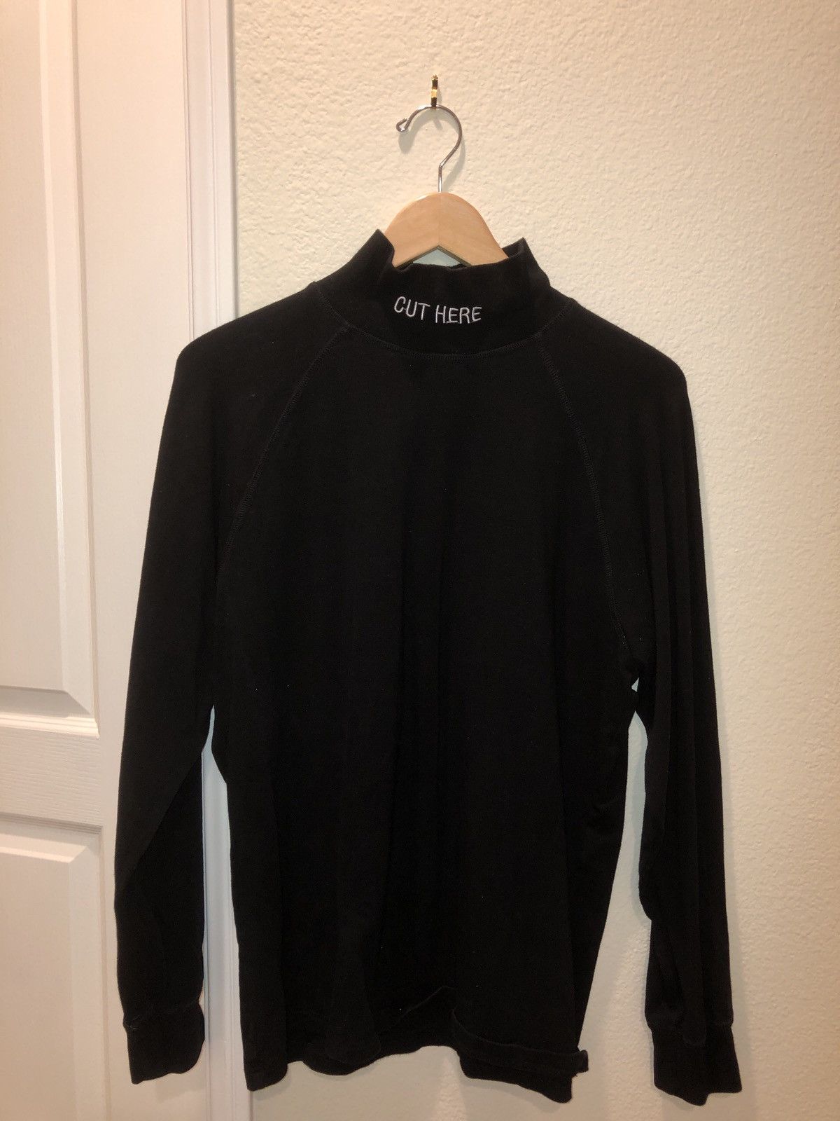 Vetememes × Vetements Vetememes cut here turtleneck | Grailed