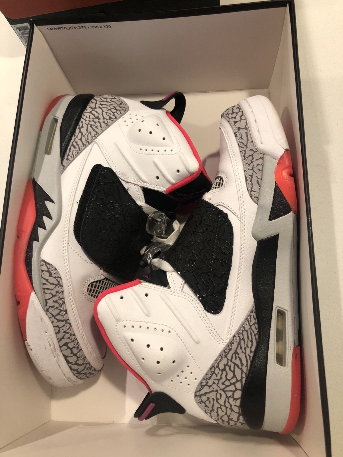 Jordan shops mars 370