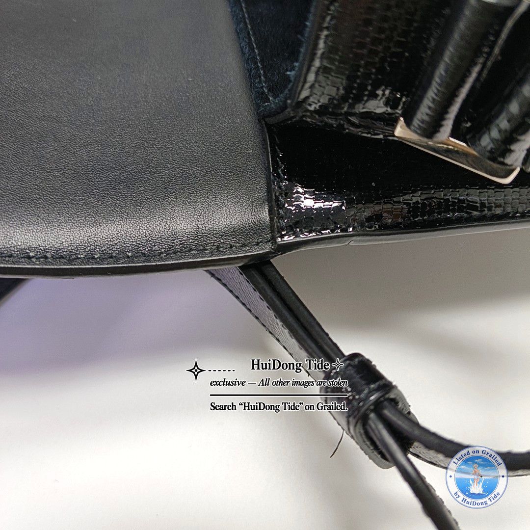 Saint Laurent Paris Saint Laurent LE 61 Lizard Embossed Shoulder Bag One Size Size ONE SIZE - 9 Thumbnail