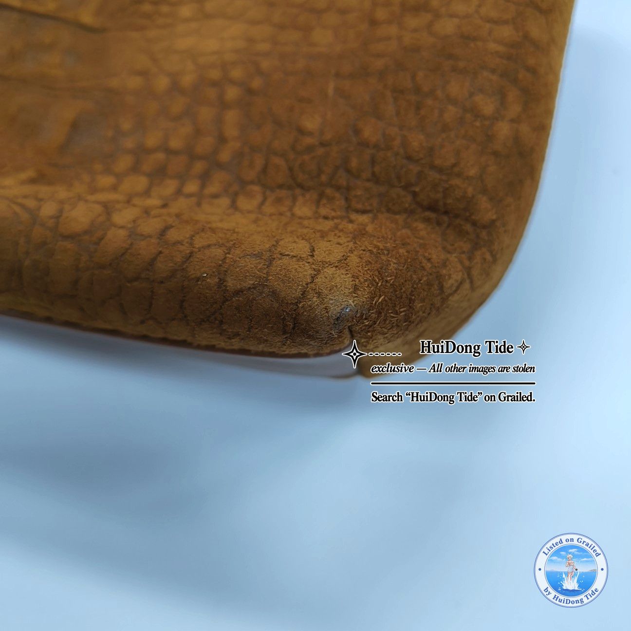 Saint Laurent Paris Saint Laurent Crocodile-Embossed Suede Tote Bag Size ONE SIZE - 11 Thumbnail