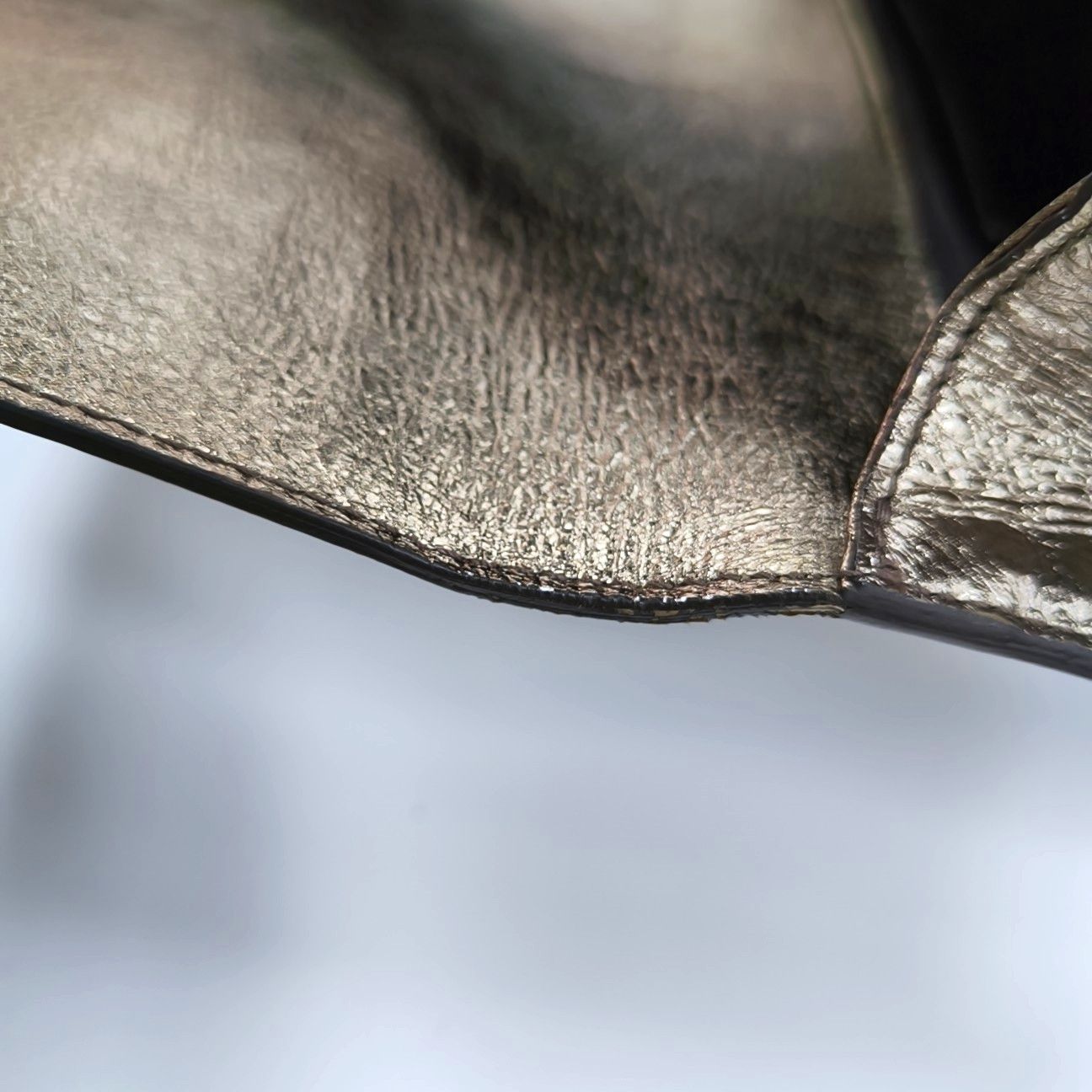 Saint Laurent Paris Saint Laurent Belle Jour Metallic Leather Clutch ONE SIZE Size ONE SIZE - 9 Thumbnail