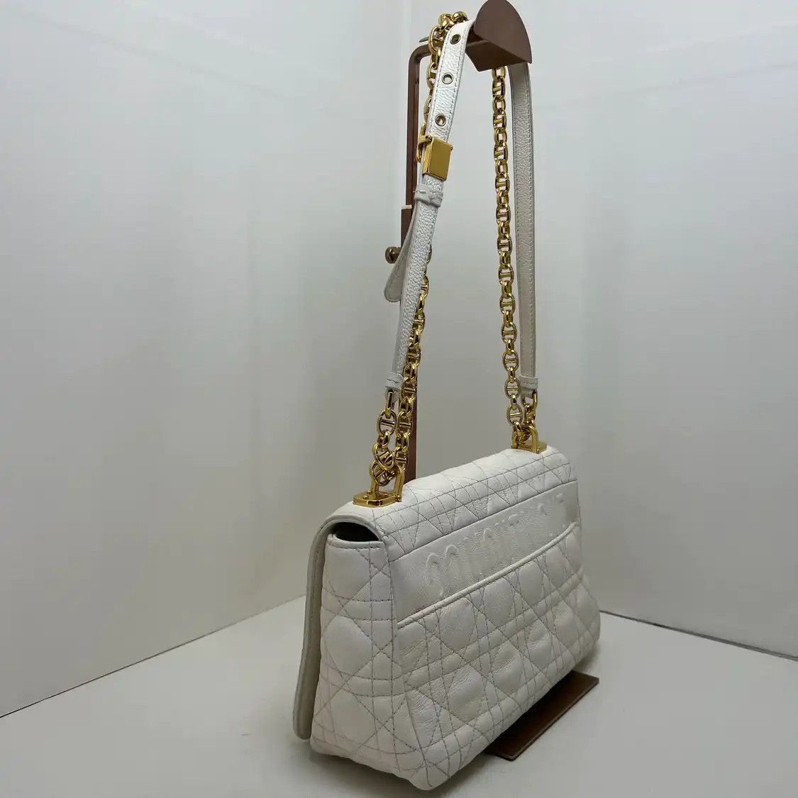 Dior DIOR Caro Medium white cowhide leather quilted flap bag chain bag shoulder Size ONE SIZE - 6 Thumbnail