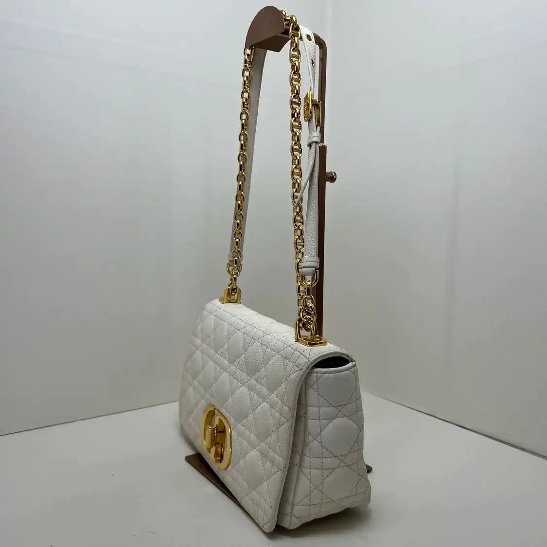 Dior DIOR Caro Medium white cowhide leather quilted flap bag chain bag shoulder Size ONE SIZE - 3 Thumbnail