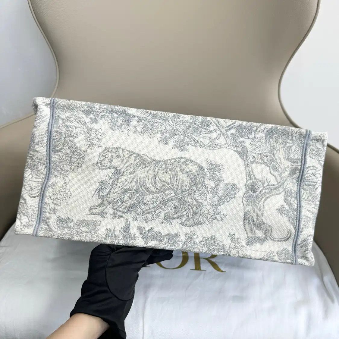 Dior DIOR Book Tote Medium grey canvas embroidery jacquard handbag Size ONE SIZE - 6 Thumbnail