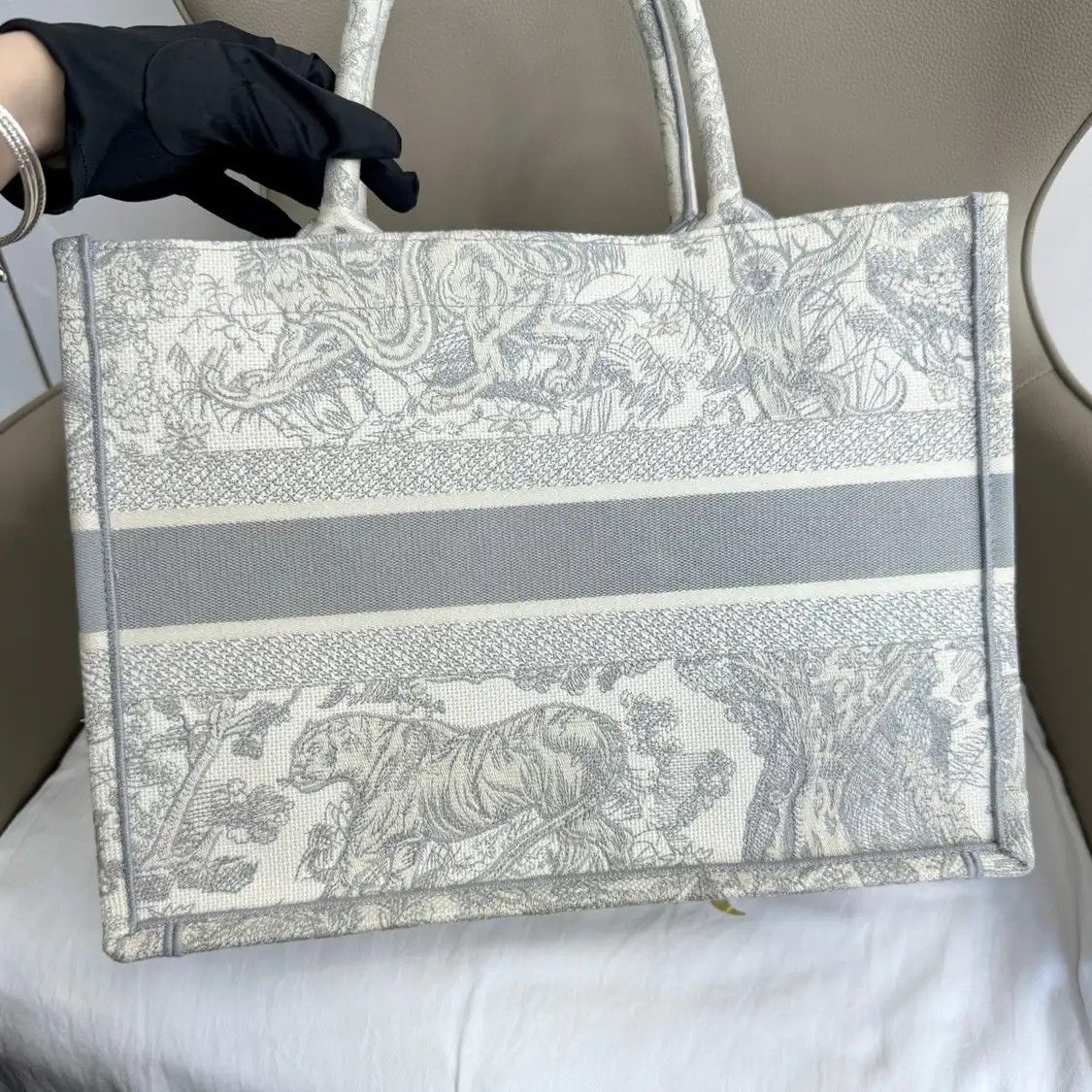 Dior DIOR Book Tote Medium grey canvas embroidery jacquard handbag Size ONE SIZE - 3 Thumbnail