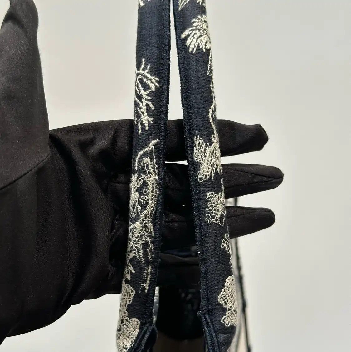 Dior DIOR Book Tote Medium blue canvas embroidery jacquard handbag Size ONE SIZE - 8 Thumbnail