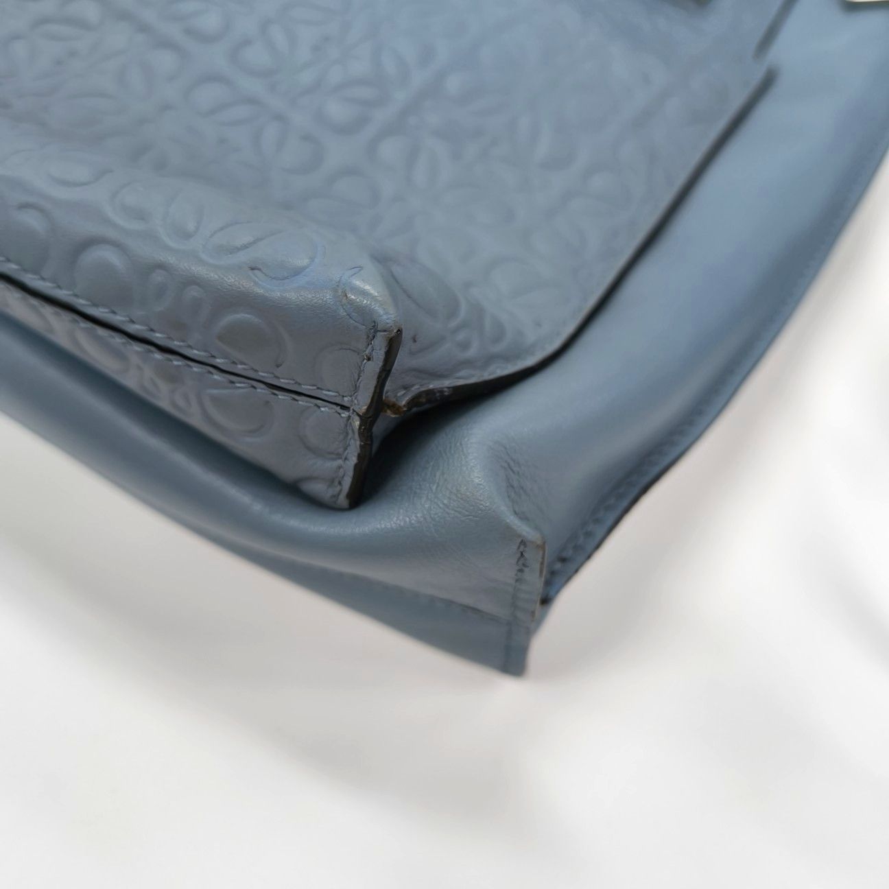 Loewe Loewe Blue Embossed Leather T Pouch Shoulder Bag Size ONE SIZE - 10 Thumbnail