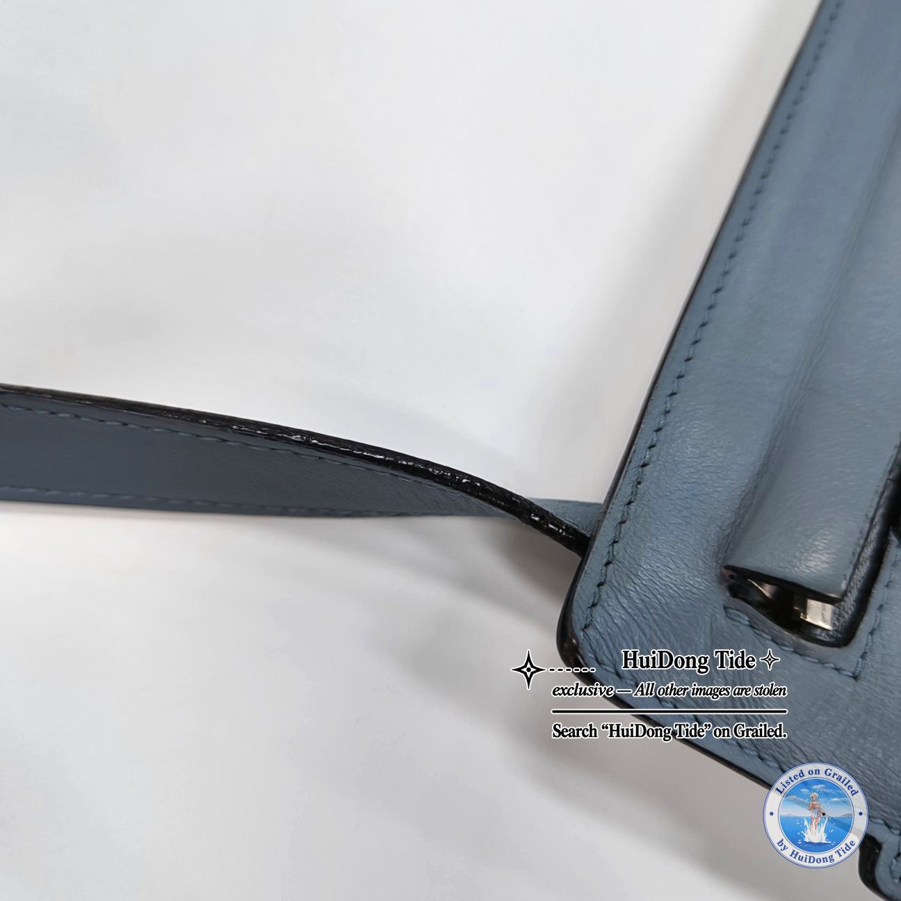 Loewe Loewe Blue Embossed Leather T Pouch Shoulder Bag Size ONE SIZE - 14 Thumbnail