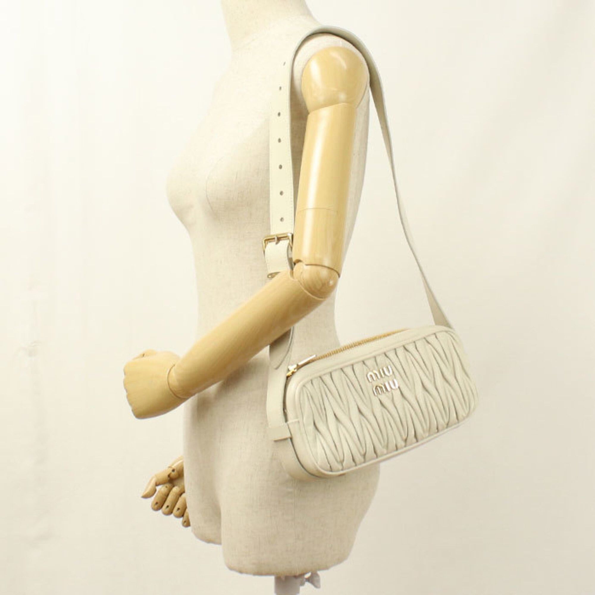 Miu Miu Miu Miu MIUMIU (OUTLET) Miu Outlet Shoulder Bag, Matelassé, Women's, Ivory Size ONE SIZE - 9 Thumbnail