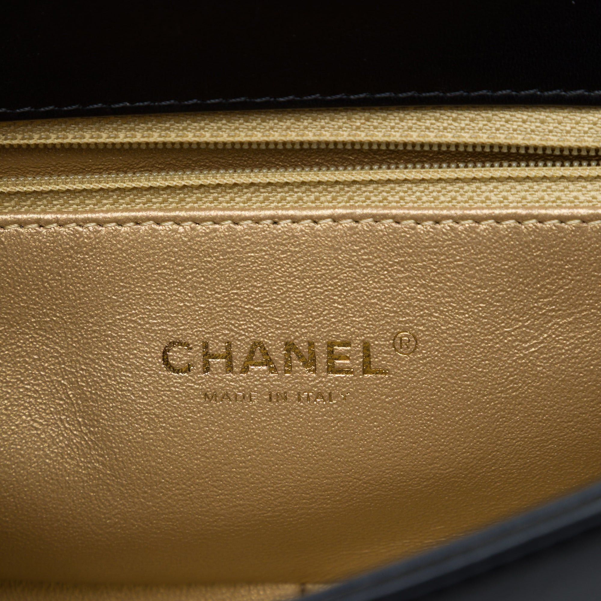 Chanel Quilted Calfskin Octagon CC Clasp Flap Size ONE SIZE - 5 Thumbnail