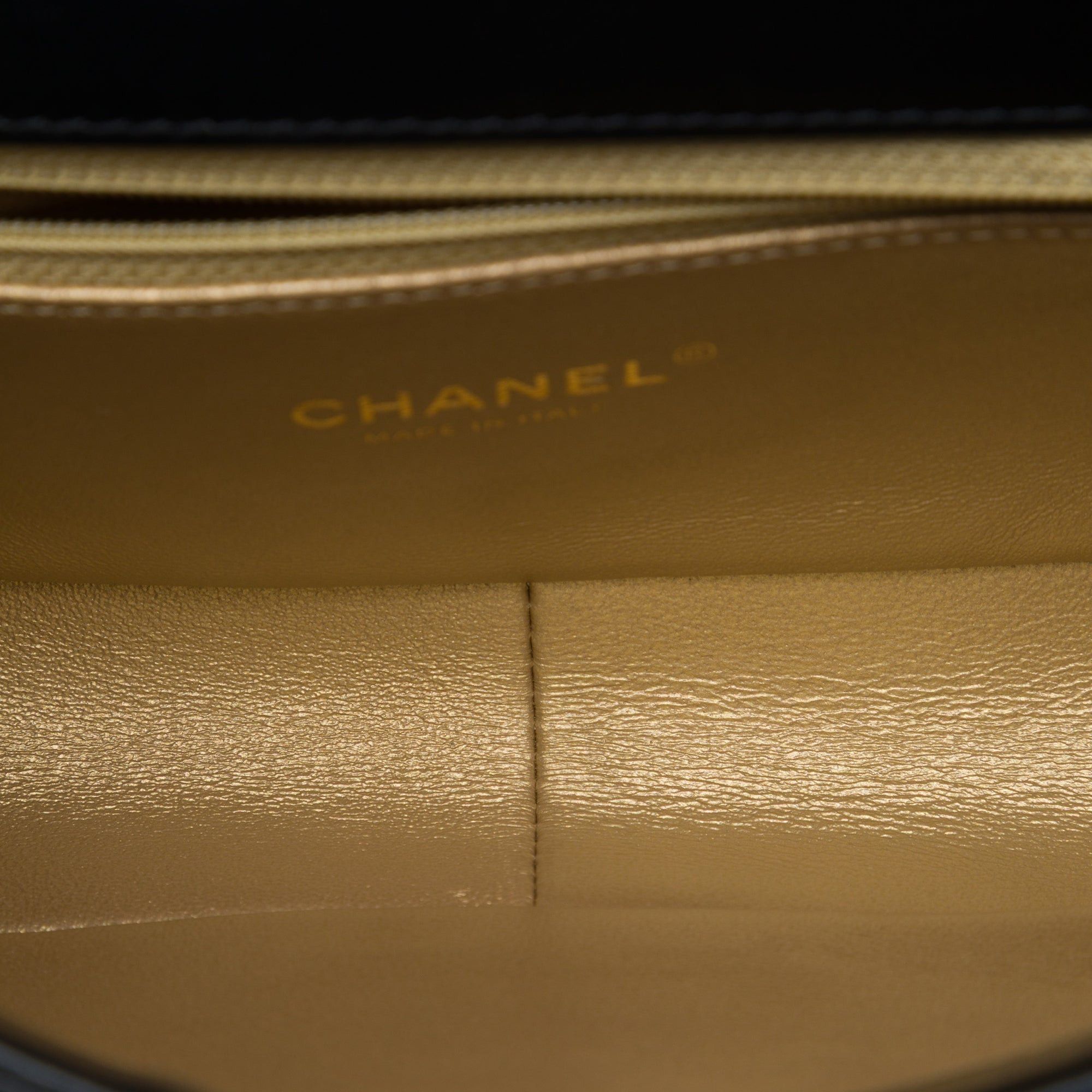 Chanel Quilted Calfskin Octagon CC Clasp Flap Size ONE SIZE - 4 Thumbnail