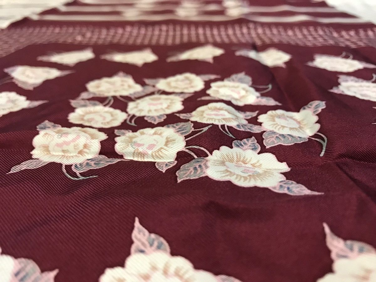 Saint Laurent Paris × Yves Saint Laurent VINTAGE YVES SAINT LAURENT SILK SCARF FLORAL PATTERN Size 30 - 3 Thumbnail