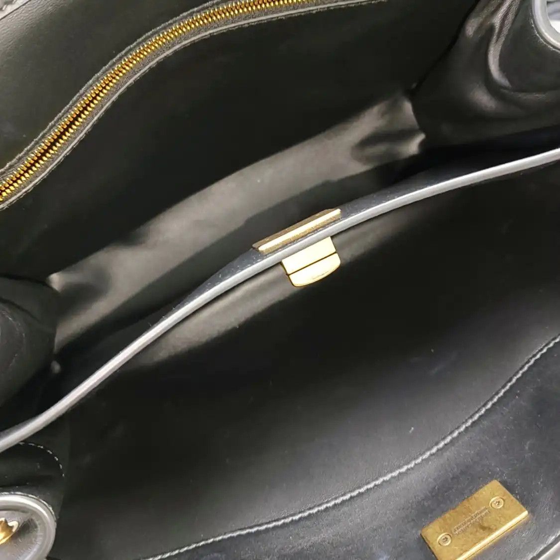 Balenciaga BALENCIAGA Rodeo black cowhide leather shoulder bag crossbody bag handbag distre Size ONE SIZE - 7 Thumbnail