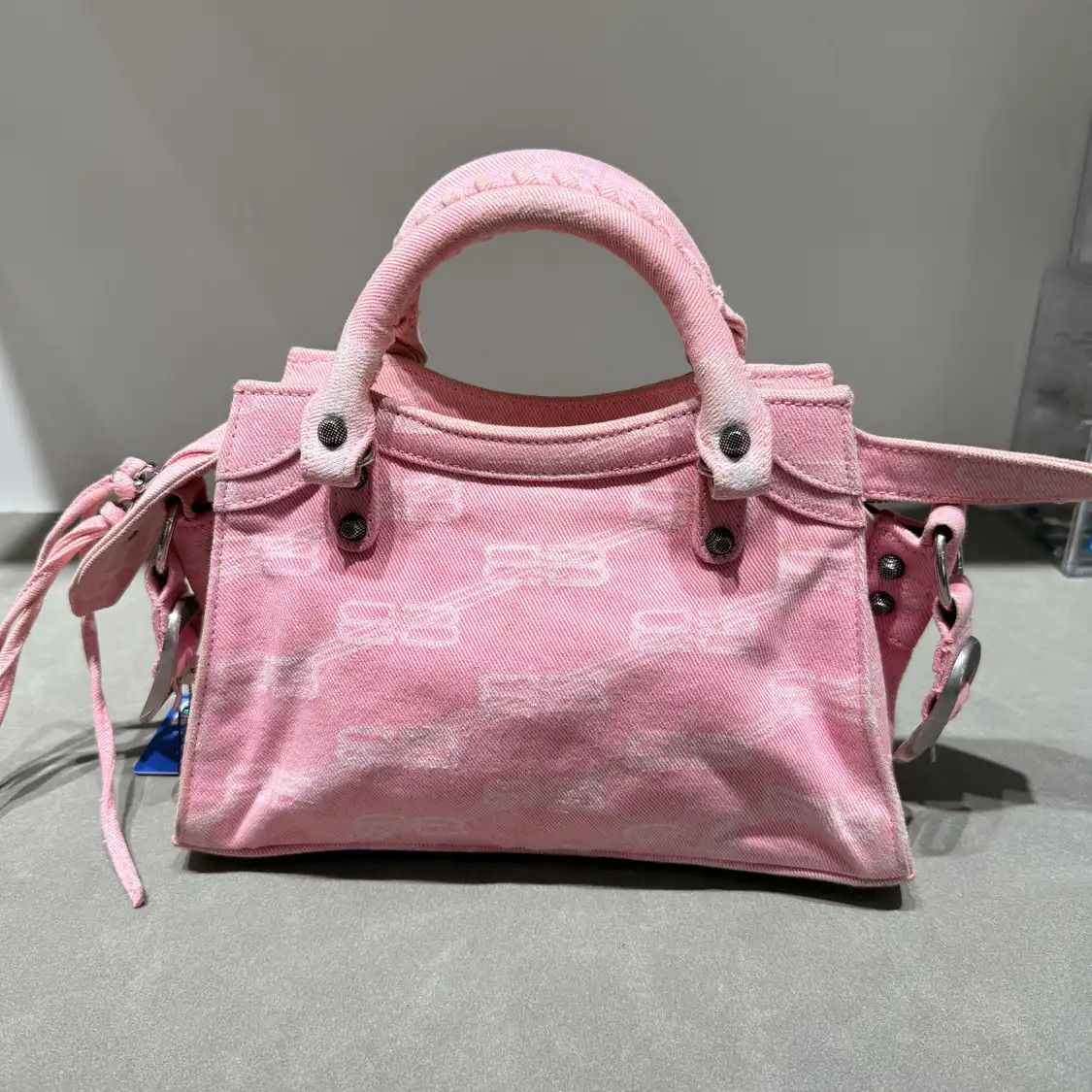 Balenciaga BALENCIAGA Neo Cagole City ultra Small pink sheepskin stud fringe Motorcycle cro Size ONE SIZE - 4 Thumbnail