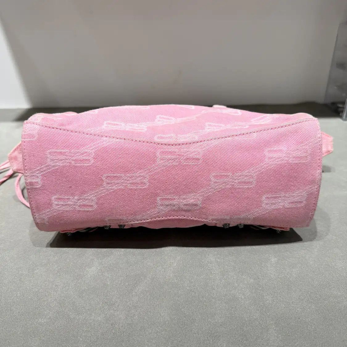 Balenciaga BALENCIAGA Neo Cagole City ultra Small pink sheepskin stud fringe Motorcycle cro Size ONE SIZE - 5 Thumbnail