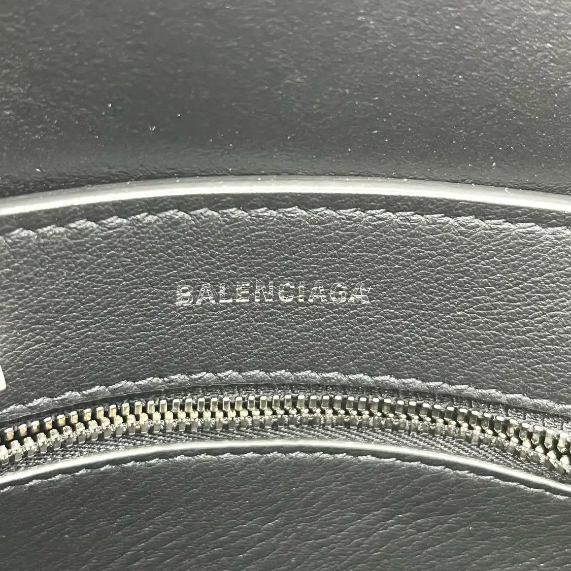 Balenciaga BALENCIAGA Everyday ultra Small white cowhide leather print crossbody bag detach Size ONE SIZE - 9 Thumbnail