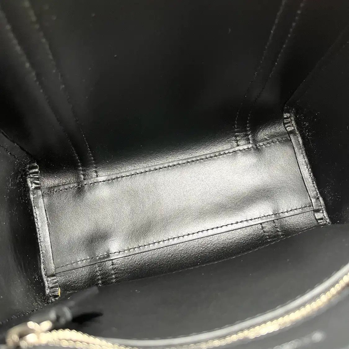 Balenciaga BALENCIAGA Everyday ultra Small white cowhide leather print crossbody bag detach Size ONE SIZE - 7 Thumbnail
