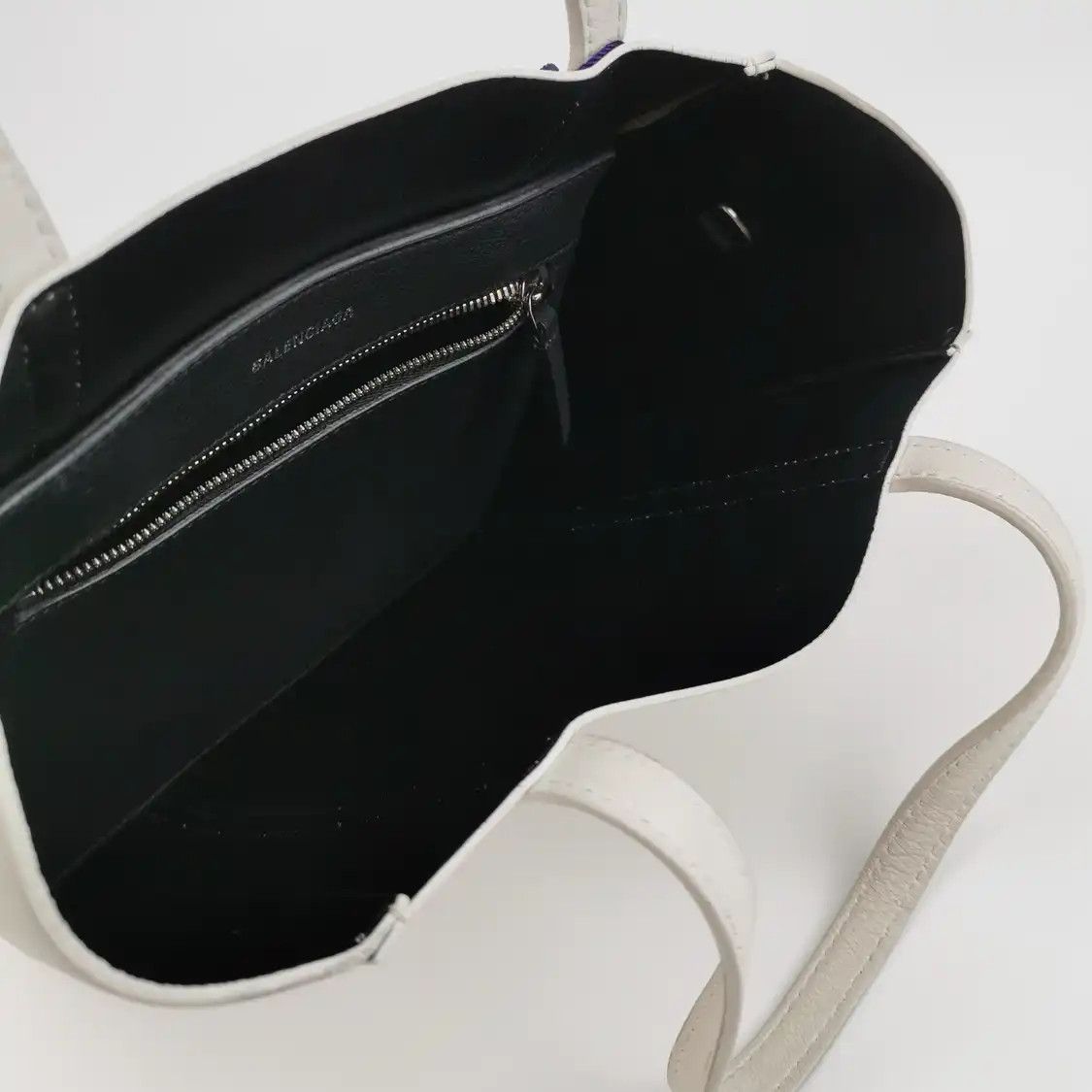 Balenciaga BALENCIAGA Everyday ultra Small white cowhide leather print crossbody bag detach Size ONE SIZE - 6 Thumbnail