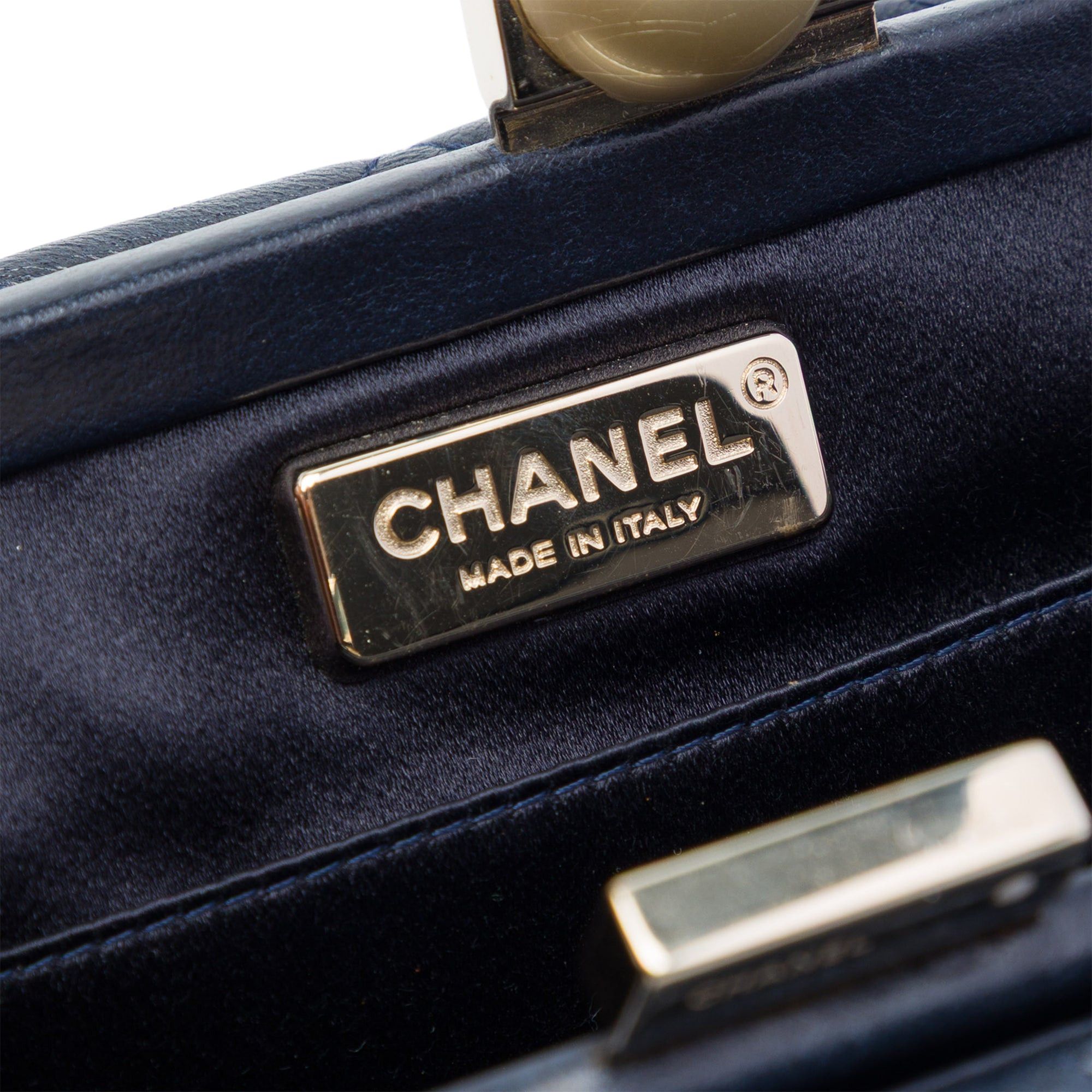Chanel CC Quilted Lambskin Pearl Evening Baguette Clutch Size ONE SIZE - 5 Thumbnail