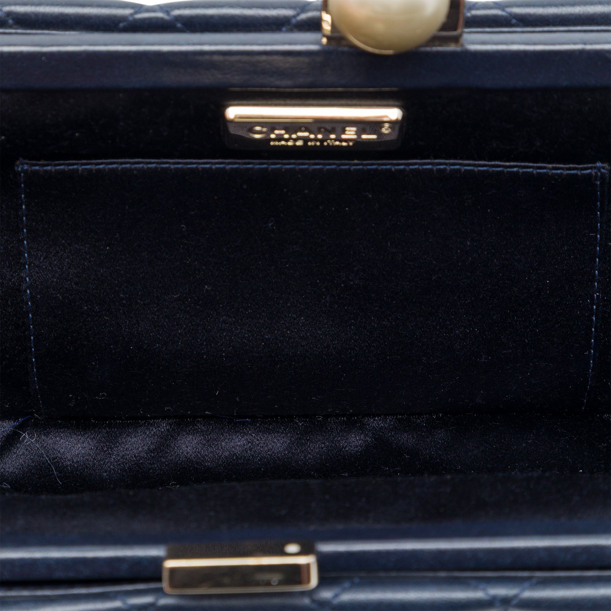 Chanel CC Quilted Lambskin Pearl Evening Baguette Clutch Size ONE SIZE - 4 Thumbnail