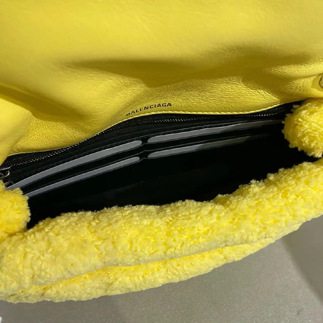 Balenciaga BALENCIAGA Monaco Small yellow fabric flap bag shoulder bag Size ONE SIZE - 9 Thumbnail