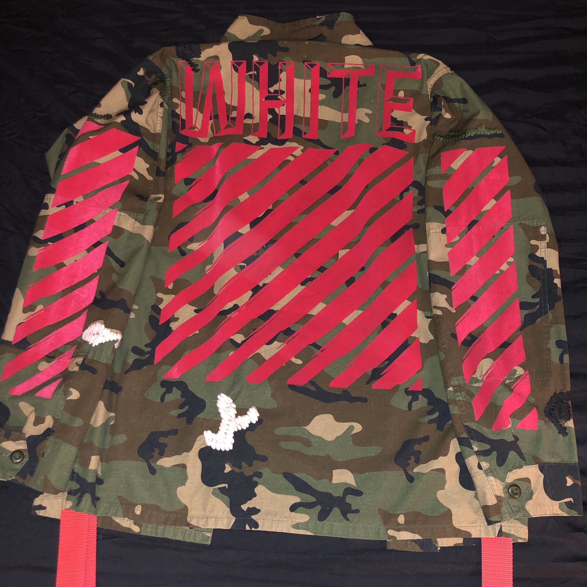 Off white camo jacket red hotsell