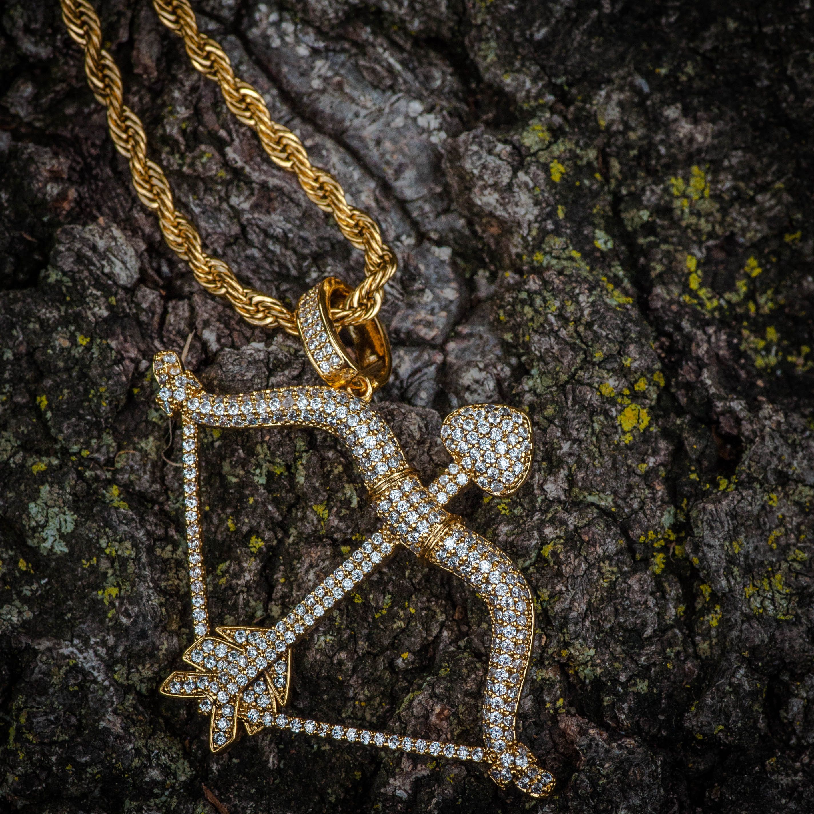 18k Yellow Gold Diamond Bow and Arrow Pendant Necklace Jewelry Watches