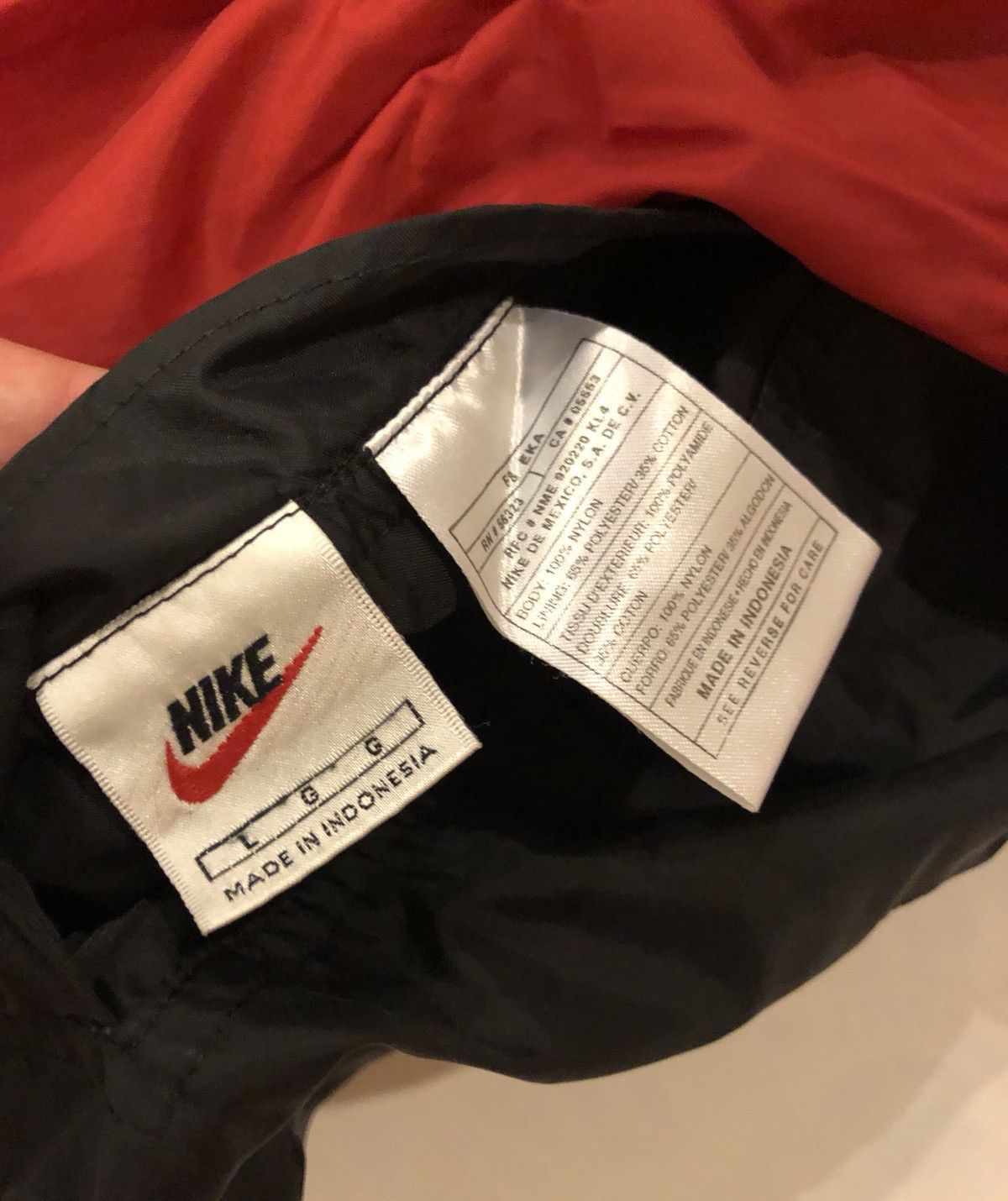 Nike Vintage Nike Windbreaker Red/Black Size US L / EU 52-54 / 3 - 4 Thumbnail