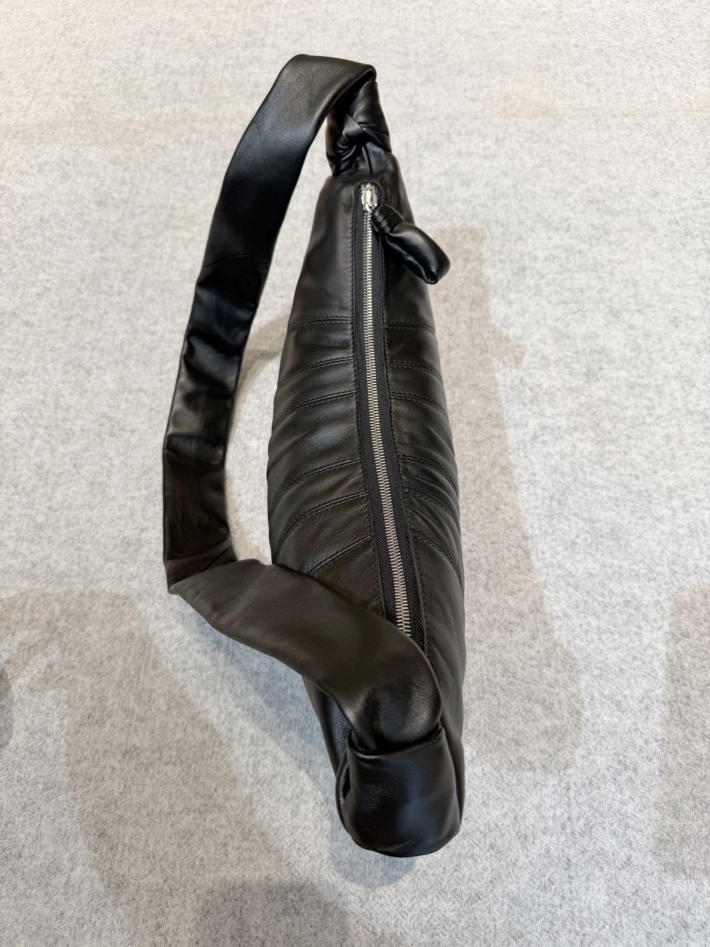 Lemaire Lemaire Black Leather Croissant Crossbody Bag Size ONE SIZE - 7 Thumbnail