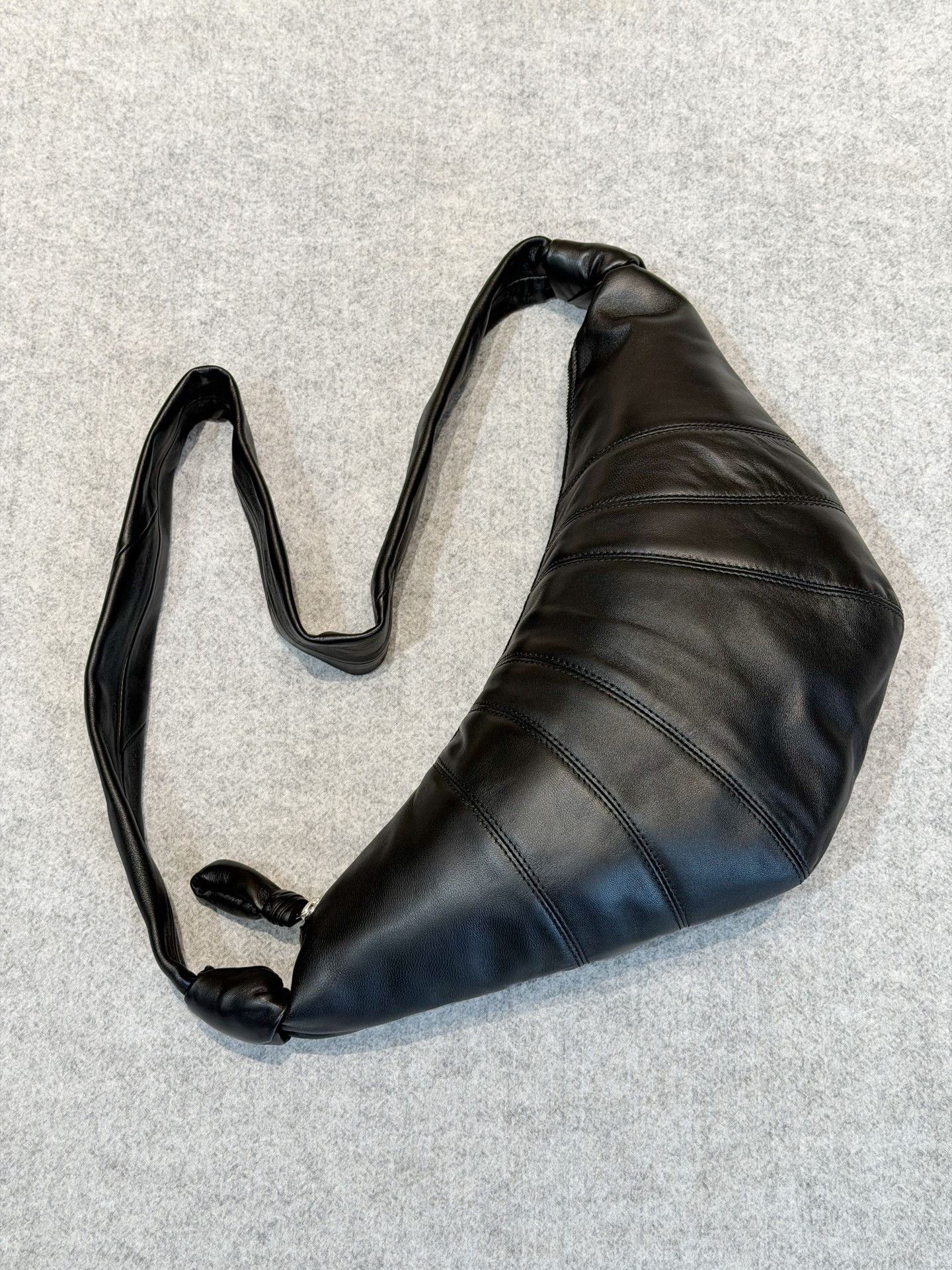 Lemaire Lemaire Black Leather Croissant Crossbody Bag Size ONE SIZE - 6 Thumbnail