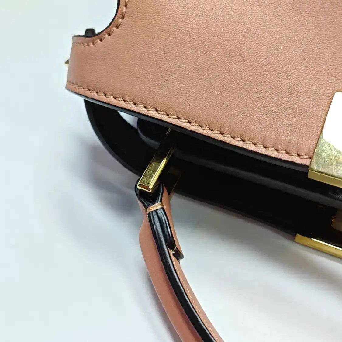 Fendi FENDI Peekaboo Essential Medium pink cowhide leather shoulder bag gold hardware Size ONE SIZE - 12 Thumbnail