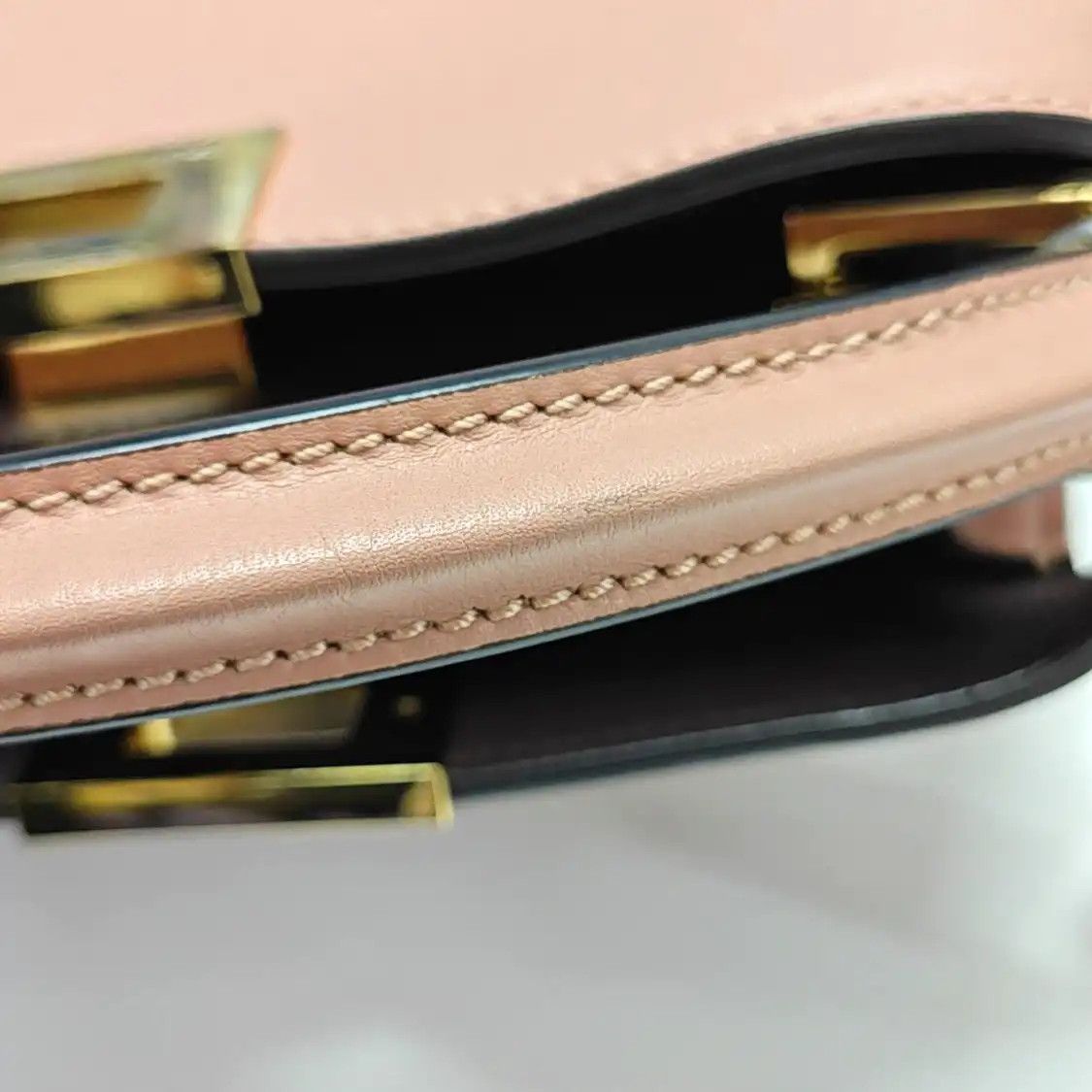 Fendi FENDI Peekaboo Essential Medium pink cowhide leather shoulder bag gold hardware Size ONE SIZE - 11 Thumbnail