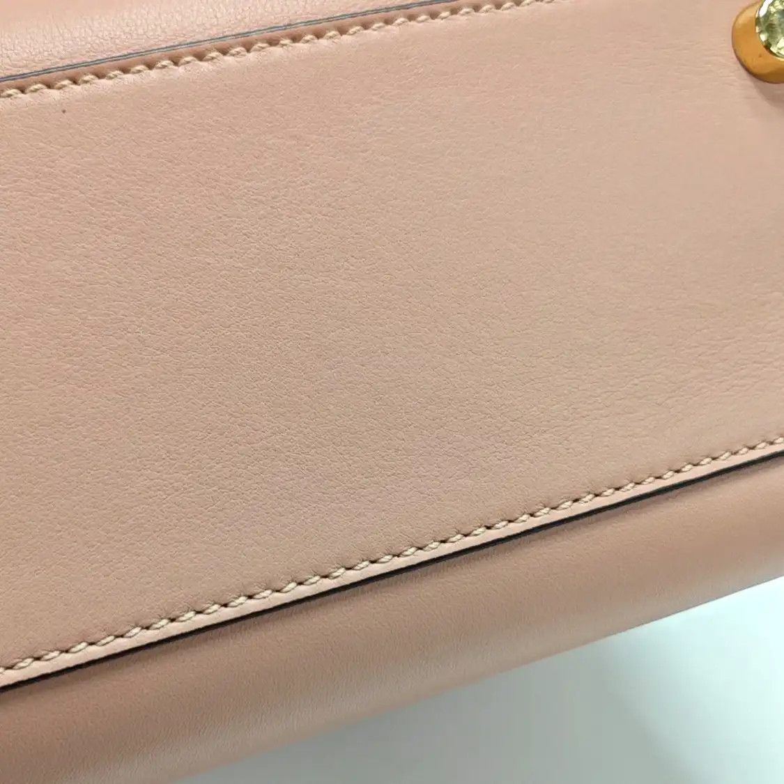 Fendi FENDI Peekaboo Essential Medium pink cowhide leather shoulder bag gold hardware Size ONE SIZE - 14 Thumbnail
