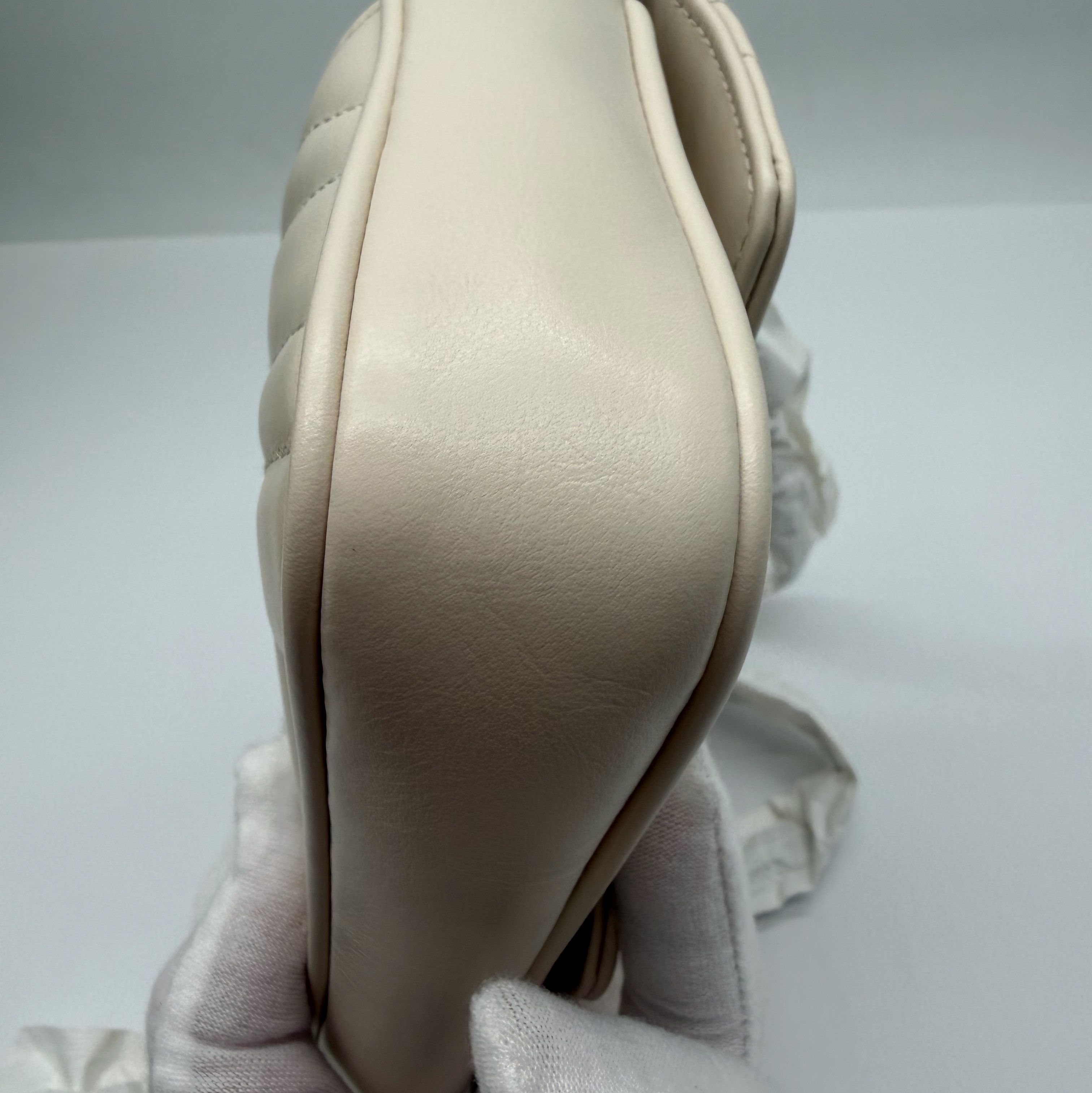 Gucci Gucci GG Marmont White Quilted Leather Shoulder Bag Size ONE SIZE - 17 Thumbnail
