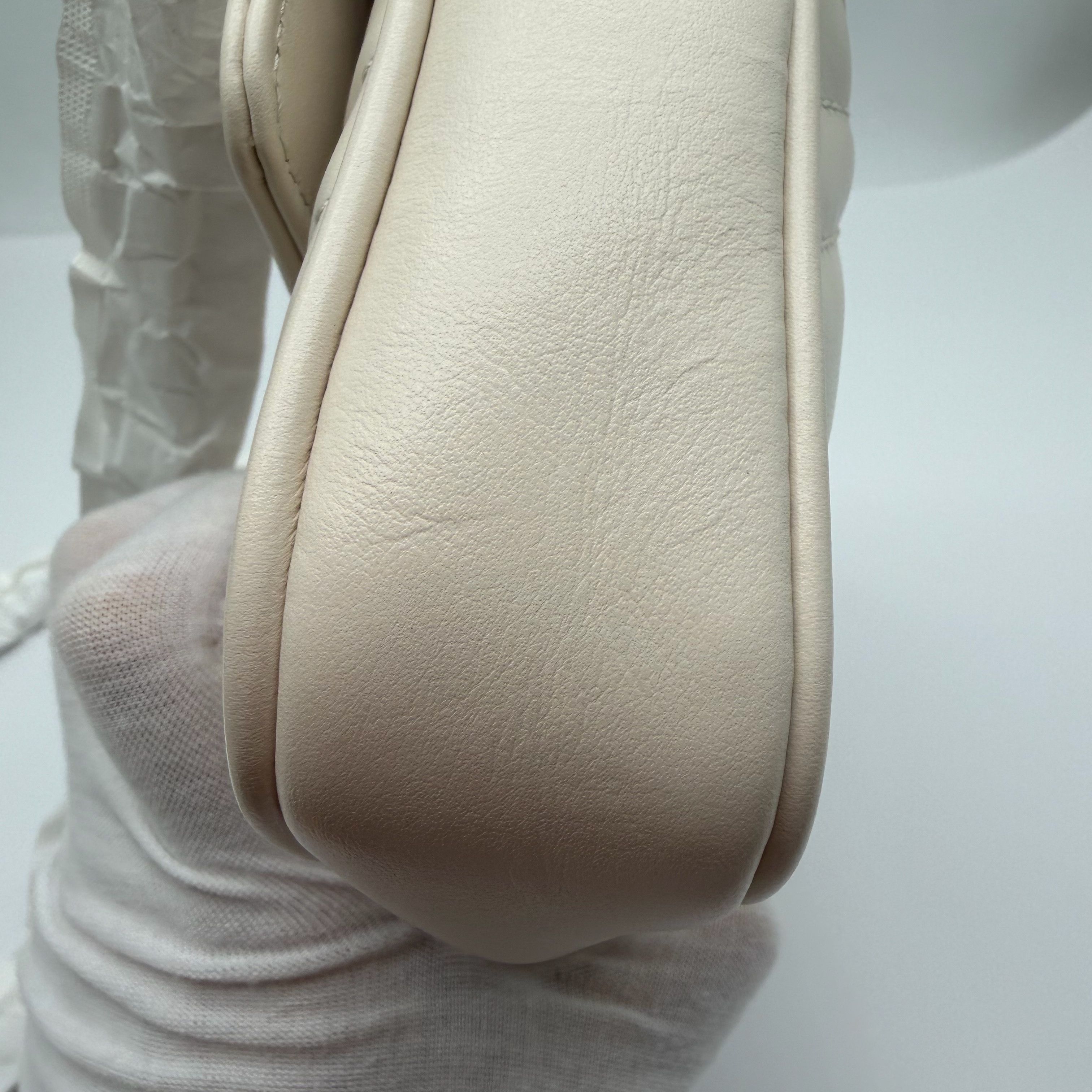 Gucci Gucci GG Marmont White Quilted Leather Shoulder Bag Size ONE SIZE - 16 Thumbnail