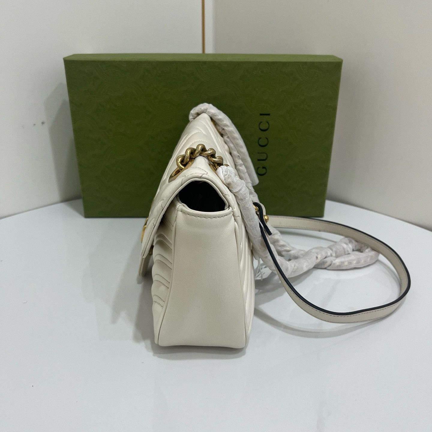 Gucci Gucci GG Marmont Matelasse White Leather Shoulder Bag Size ONE SIZE - 4 Thumbnail