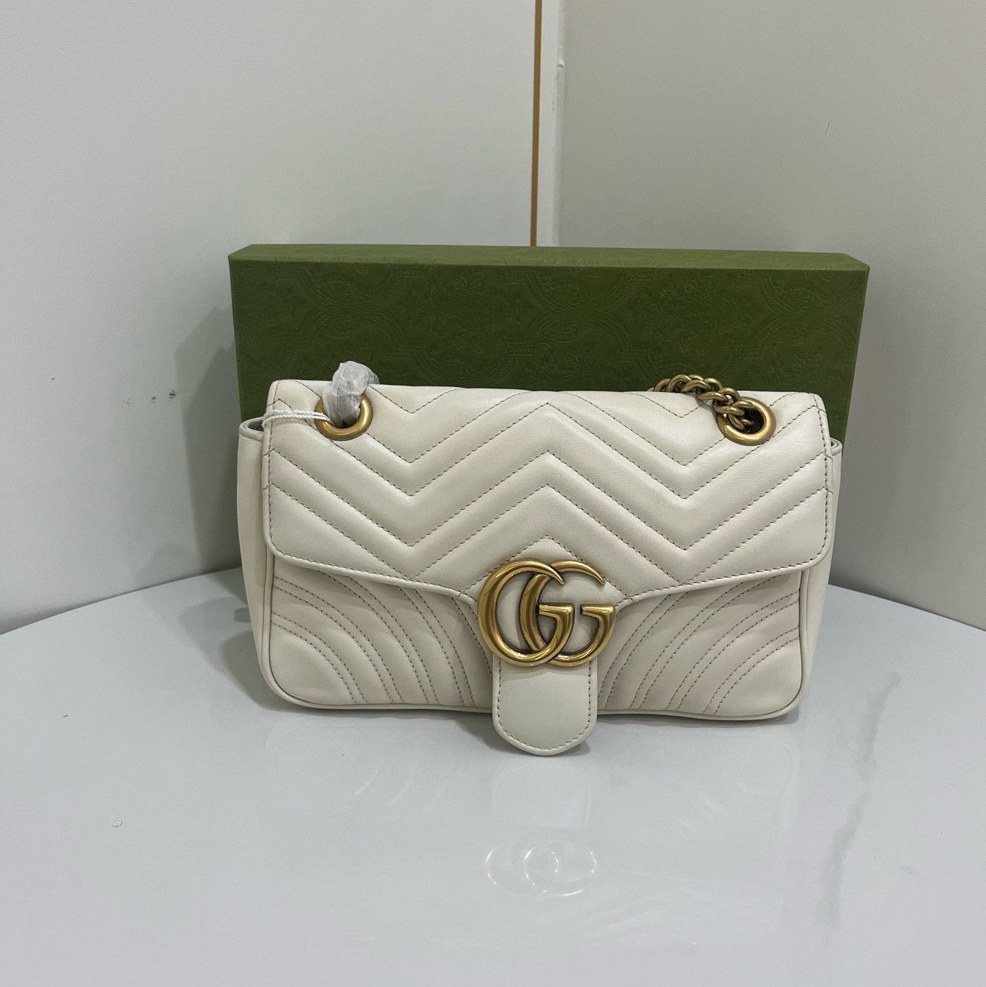 Gucci Gucci GG Marmont Matelasse White Leather Shoulder Bag Size ONE SIZE - 2 Thumbnail