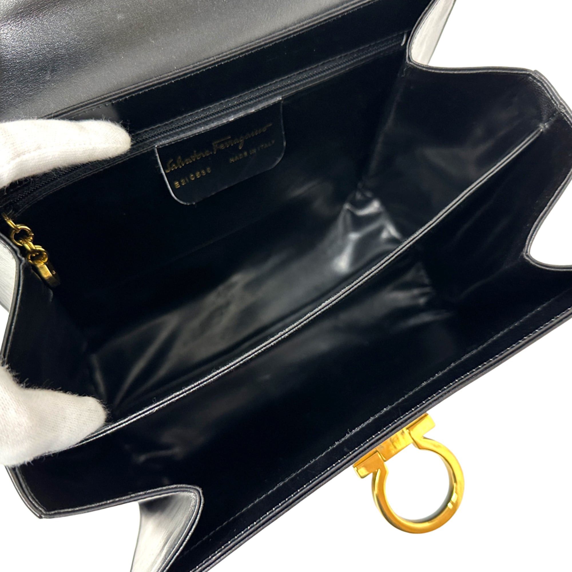 Salvatore Ferragamo Salvatore Ferragamo Ferragamo women's handbag, Gancini design, 2-way, leather, black, shoulder bag. Size ONE SIZE - 4 Thumbnail
