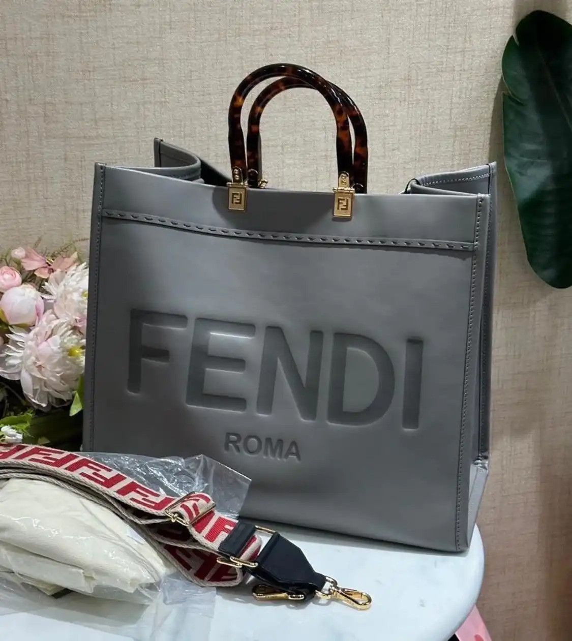 Fendi FENDI Sunshine Large grey cowhide leather embossed handbag Size ONE SIZE - 7 Thumbnail